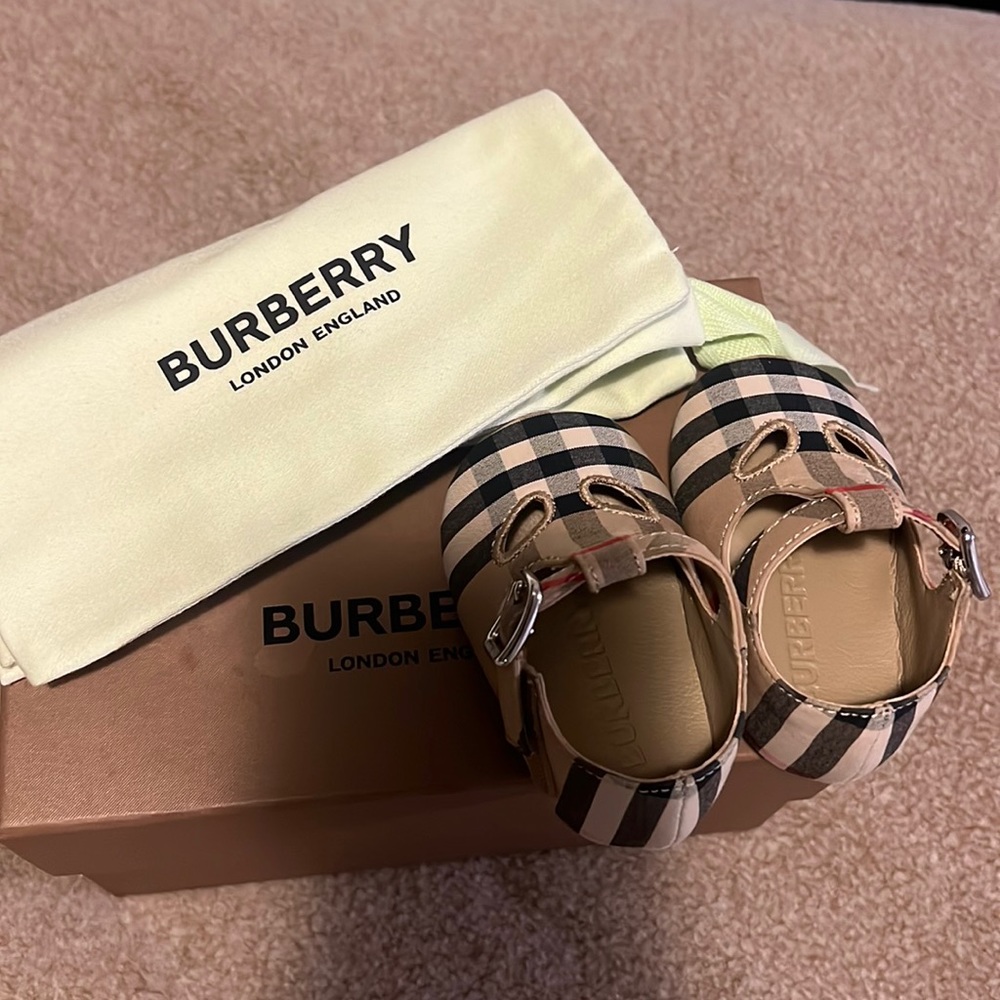 Burberry shoes pre-walkers. size 15. Kipling check .. color: beige